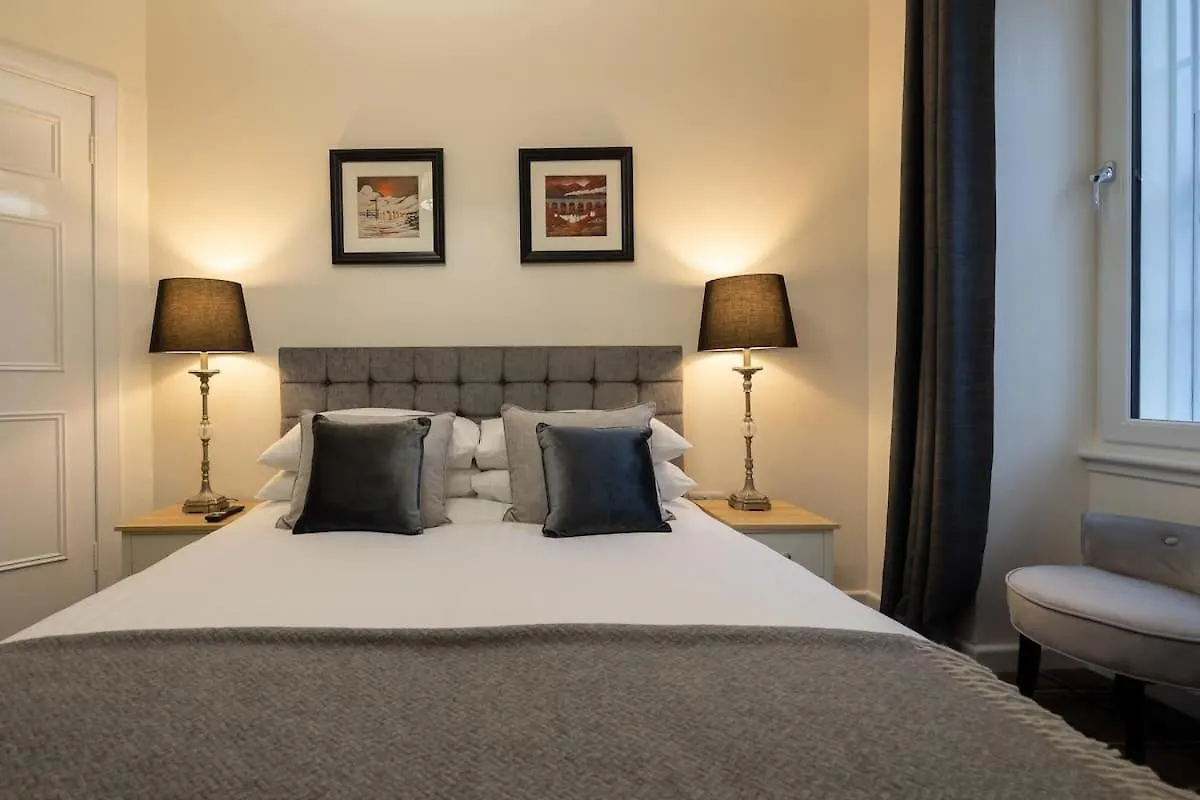 Fabulous Apartment On The Royal Mile Edinburgh