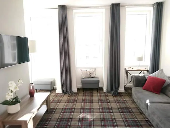 Fabulous Apartment On The Royal Mile Edinburgh